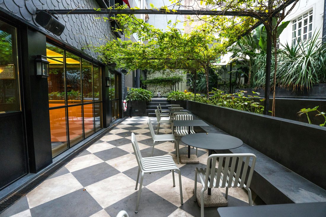 Covered patio with pergola and dining
